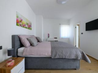 Holiday Home Villa Grande- klimatisiert und mit Pool in Jursici by Interhome - 3