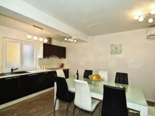 Holiday Home mit Pool- Terrasse und Parkplatz by Interhome - 4