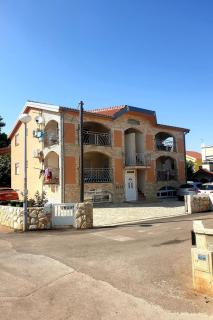 Apartment Charmante- sonnige Ferienwohnung by Interhome - 0