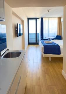 INTERNATiONAL HOTEL ORBI CITY D1 - 8
