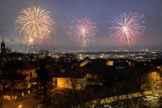 Panoramic top floor flat across the metro - 0