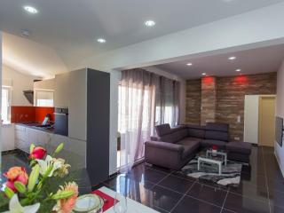 Apartment Moderne ap- 2 mit Pool und Grill in der Nähe von Split und Trogir by Interhome - 1