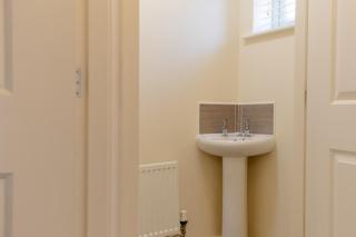 FREE parking, LARGE House for Contractors & Families, Sleeps 7, 25 mins to MANCHESTER & LIVERPOOL - 3