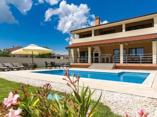 Holiday Home in Juršići mit Privatem Pool by Interhome - 7