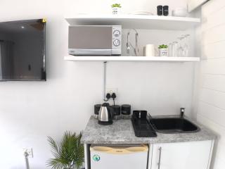 55 Albatross Guesthouse - 8