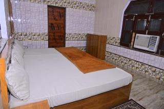 Tripathi's Rampath Inn Near Ram Mandir - 4