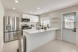 1 Block to Beach: Gulf Coast Escape w/ Patio! - 3