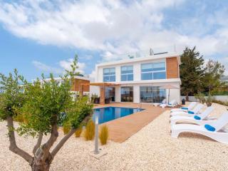 Holiday Home Luxuriöse Villa mit 4 Schlafzimmern- Pool und Whirlpool by Interhome - 7