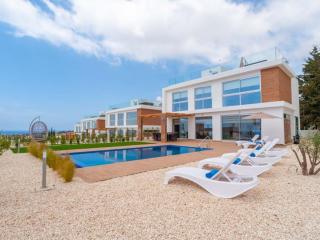 Holiday Home Luxuriöse Villa mit 4 Schlafzimmern- Pool und Whirlpool by Interhome - 4