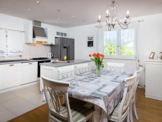 Holiday Home in Dugopolje mit Beheiztem Pool by Interhome - 2