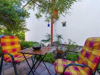 Apartment Tihana mit mediterranem Garten by Interhome - 1