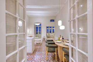 Luxury traditional 3 bedroom apartment with balcony and sea view LDEM1-6 - 0