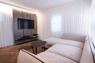 Spacious 4BD House w Pool in the Heart of Herzliya - 5