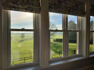 Large En-suite Family Room with Double Aspect Scenic Views - 6