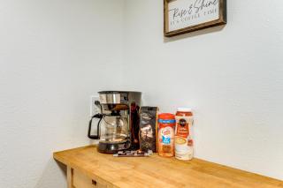 Willamette Valley Home on Working Horse Farm! - 1