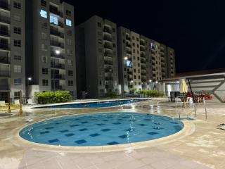 Apartamento con Piscina en Ricaurte - 0