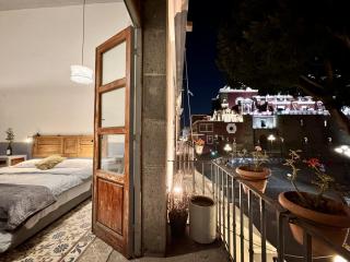 Vista Única a la Catedral desde tu Balcón Privado - 3