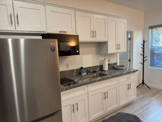 Chic Modern Living in East LA - 4