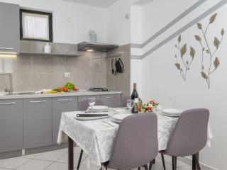 Apartment Stilvoll eingerichtete Ferienwohnung 4 by Interhome - 4