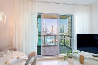 Luxury 2BR Superior Apartment with Full Burj Khalifa and Dubai Mall Dancing Fountain View, Royal Tiffany - Dubai - 4