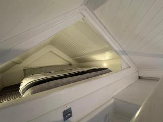 Large Home Sleeps 6 Central Location Free Parking - 6