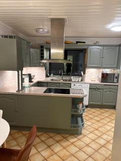 Mysigt boende med bastu och kamin - 9