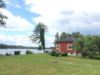 Holiday Home mit Garten und Holzterrasse am See by Interhome - 0