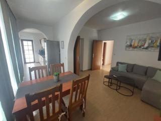 Apartment Gemütliche Ferienwohnung für Familien mit Terrasse by Interhome - 2