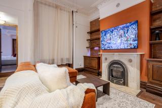 Bright Montreal Loft, Trendy Downtown Escape - 4