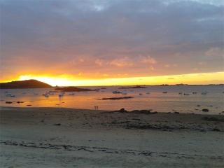 Appartement SUPERBE VUE MER, face à la plage de Tresmeur à TREBEURDEN - Réf 660 - 1