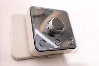 DiscountsContractorsWIFIFree ParkingSmart TV - 1