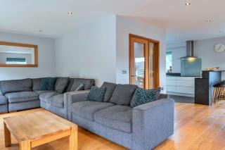 Finest Retreats - Lake View - 2