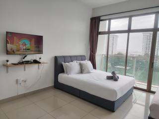 Mount Austin IKEA Toopen 10 mins - B211 City View - 9