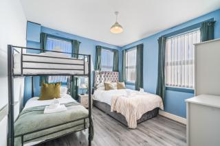 Latimer Flat 6 - Spacious 2-Bed Apt - Sleeps 7 - 9