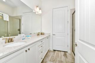 This Pink Cottage Near Disney With Margaritaville Resort & Island H20 Access - 8141Su - 4