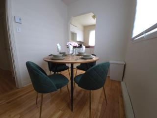 Special Stays! Ultimate Destination for Montreal & West Island with Fast Wi-Fi - 2