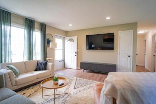 Lake Erie BreezeYour Restful Vermilion 3BR Vacation Home close to Cedar Point - 3