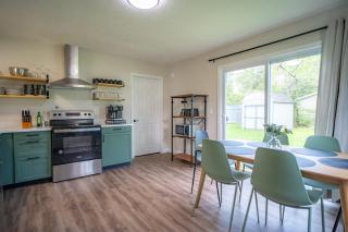 Lake Erie BreezeYour Restful Vermilion 3BR Vacation Home close to Cedar Point - 2