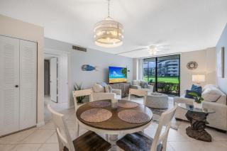 Walkout condo with beach access, pool and pickleball - 5