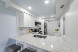 Walkout condo with beach access, pool and pickleball - 1