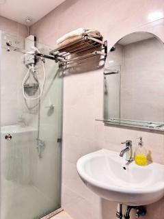 Modern Studio in Mivela, IT Park Area, Pool & WiFi - 1