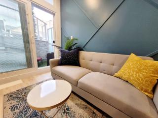 Private Patio Farmrs Mrkt Windsor Canada - 2