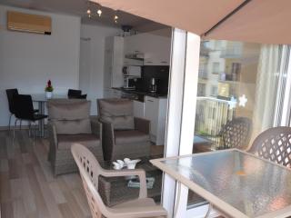 Apartamento Reformado con Estilo, Cerca de la Playa, para Familias, con Terraza y Parking - ES-323-50 - 8