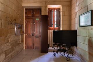 Cosy 3BR Maltese Townhouse - Close to Valletta by Isola360 - 4
