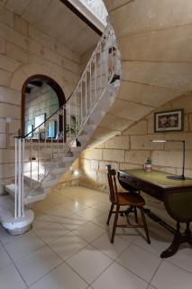 Cosy 3BR Maltese Townhouse - Close to Valletta by Isola360 - 1