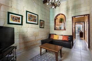 Cosy 3BR Maltese Townhouse - Close to Valletta by Isola360 - 8