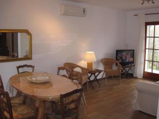 Casa con Jardín, Piscina, y Terrazas en Zona Tranquila Cerca de L'Estartit - ES-323-24 - 2