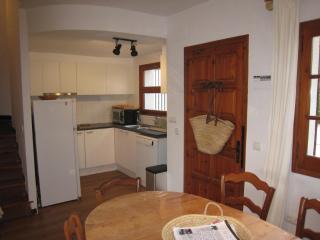Casa con Jardín, Piscina, y Terrazas en Zona Tranquila Cerca de L'Estartit - ES-323-24 - 3