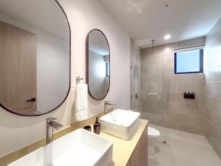 Coco Vista Condo, Beach Club & Ocean Glimpses - 4