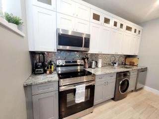 Free Massages Farmers Market 2 bdrms Windsor ON - 5